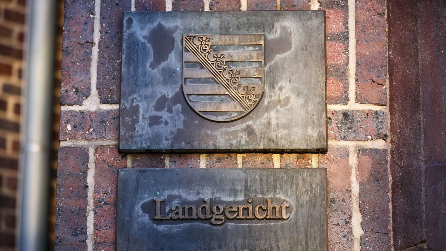 Weil er seine Frau brutal mit einem Beil erschlagen hat, musste sich ein 39 Jahre alter Afghane in Chemnitz vor Gericht verantwo