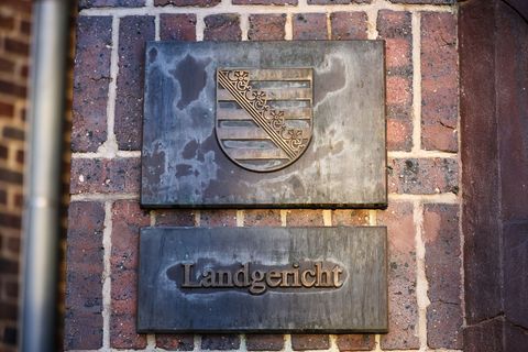 Weil er seine Frau brutal mit einem Beil erschlagen hat, musste sich ein 39 Jahre alter Afghane in Chemnitz vor Gericht verantwo