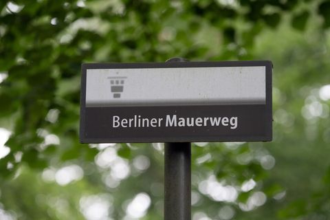 Der Mauerweg wurde auf einem Kilometer im Norden erneuert. (Symbolbild) Foto: Ralf Hirschberger/dpa-Zentralbild/ZB