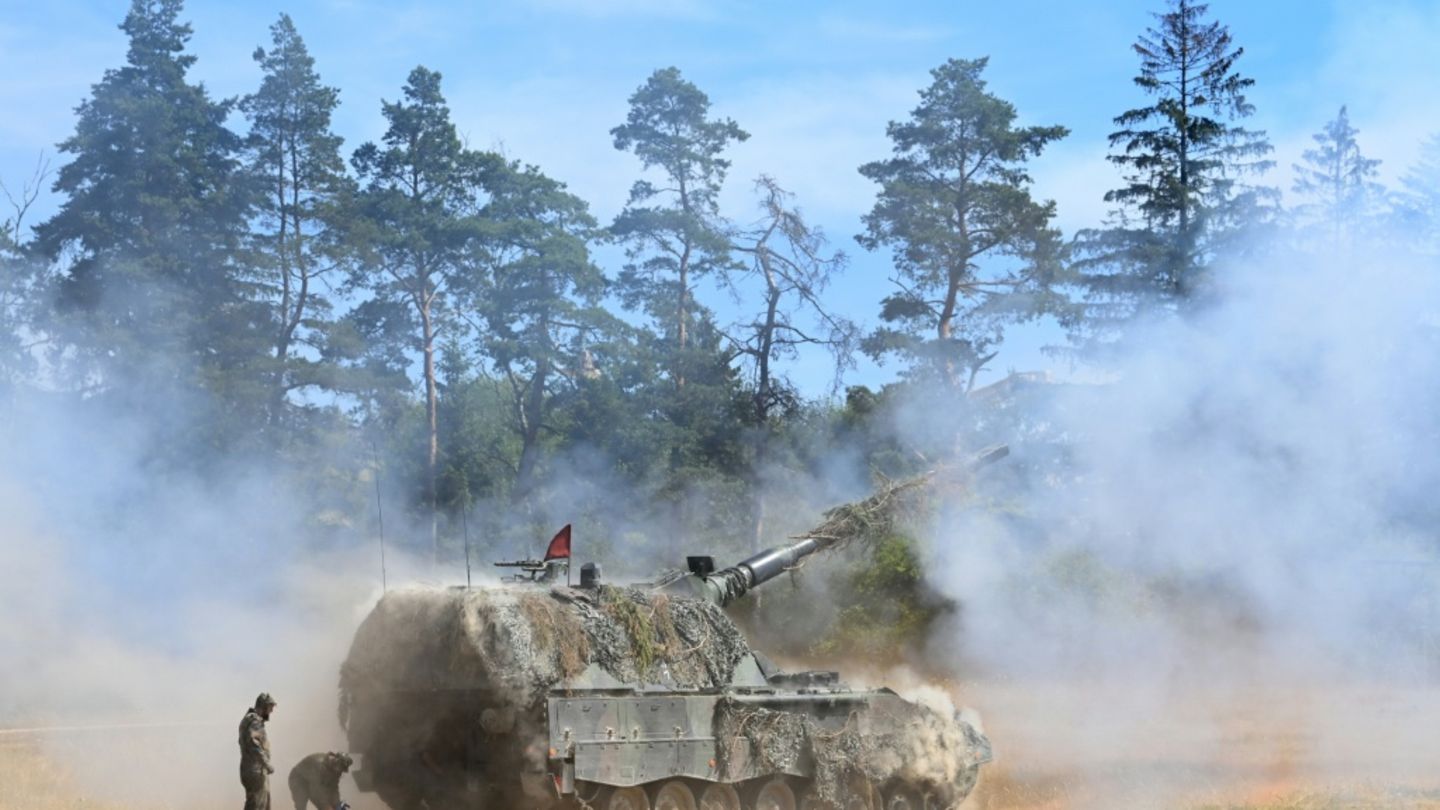 POanzerhaubitze 2000 bei Militärübung in Bayern