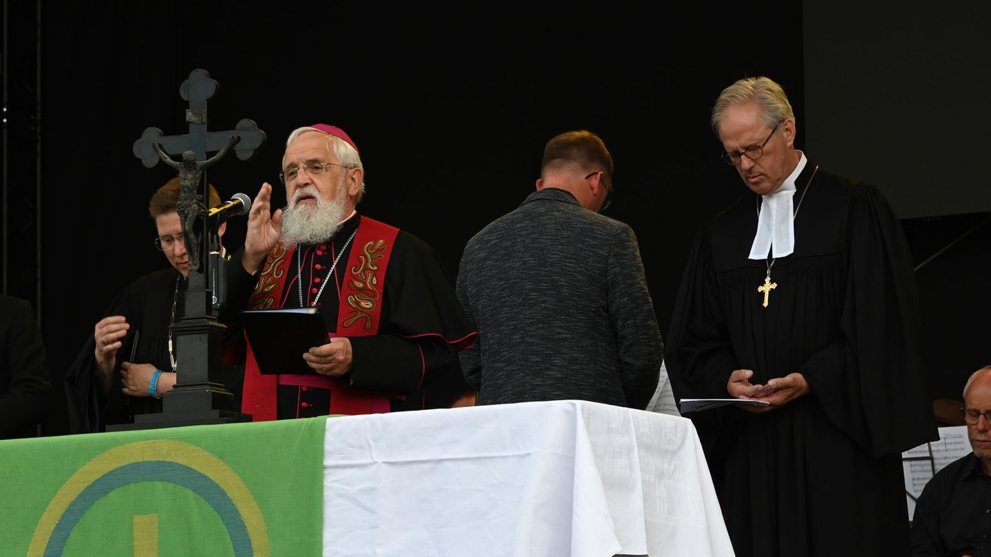 Der Sachsen-Anhalt-Tag ist in Bernburg mit einem ökumenischen Gottesdienst eröffnet worden. Foto: Heiko Rebsch/dpa
