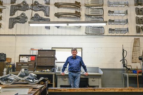 Louis Jahn in seiner Fertigungshalle in Kanada