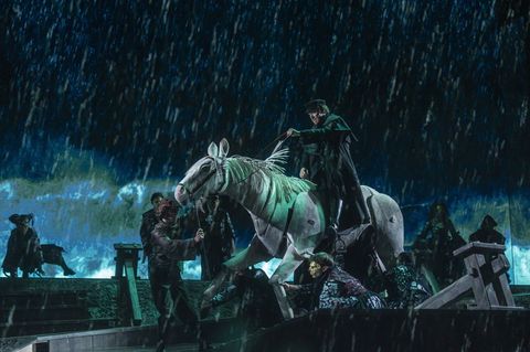 Der Literaturklassiker von Theodor Storm als opulentes Musical: „Der Schimmelreiter“ feiert eine viel bejubelte Premiere in Fuld