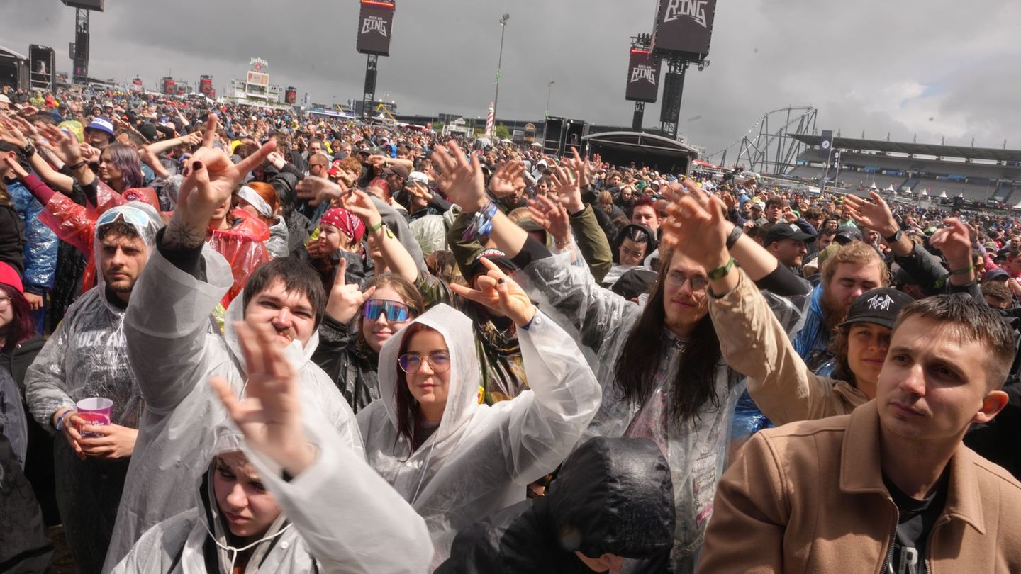 Einer der Top-Acts am zweiten Festivaltag ist Volbeat. Foto: Thomas Frey/dpa