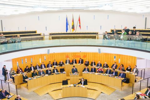 In der kommenden Woche steht unter anderem die Novelle des Vergabe- und Tariftreuegesetzes auf der Plenar-Agenda. (Archivbild) F