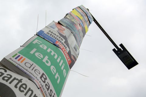 In der Landeshauptstadt Magdeburg dürfen die Parteien bereits drei Monate vor der Wahl mit dem Aufhängen von Plakaten beginnen.