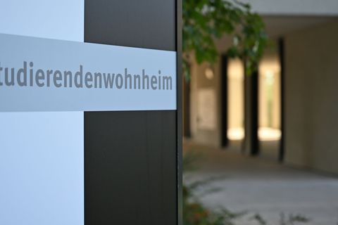 Etwa zehn Millionen Euro sind im Topf des Förderprogramms „Junges Wohnen“. (Archivbild) Foto: Michael Brandt/dpa