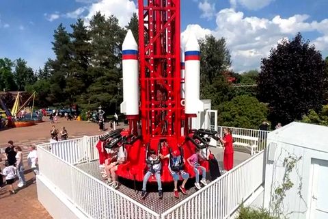 Russisches Kirmes-Fahrgeschäft erinnert an tödliche Rakete
