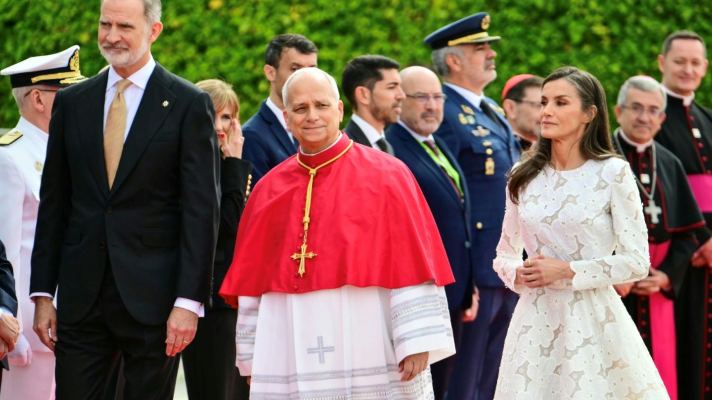 Papst zu einwöchiger Spanienreise in Madrid eingetroffen