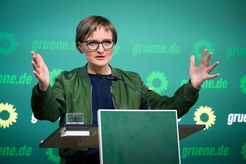 Die Grünen-Bundesvorsitzende Franziska Brantner fordert die Bundesregierung in Stralsund auf, die Offshore-Windkrafterzeugung ni