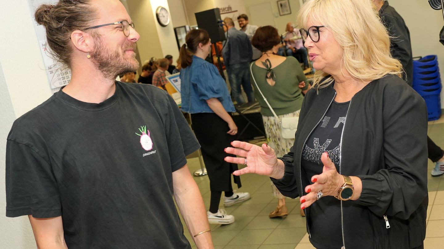 Lesung in Magdeburg: Politik-Aktivist Arne Semsrott liest in Stadtbibliothek
