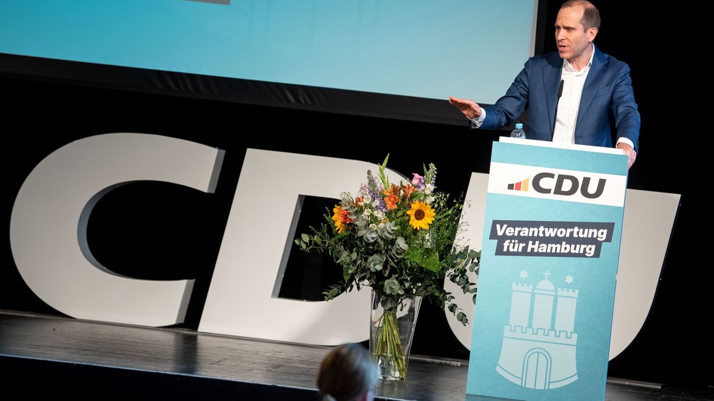 Thering ist erneut als Landesvorsitzender der Hamburger CDU bestätigt worden. Foto: Daniel Bockwoldt/dpa