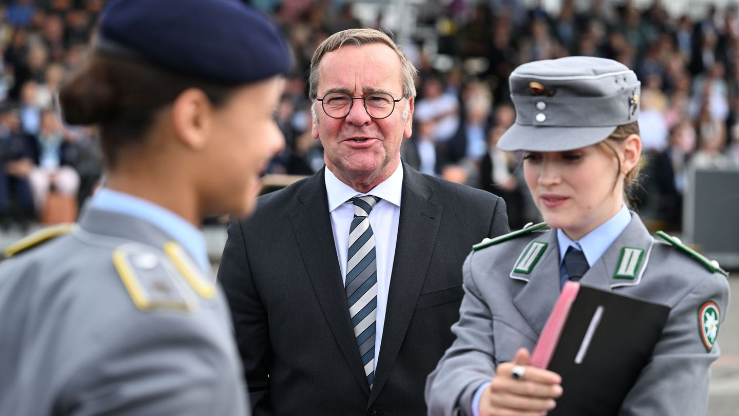 Verteidigungsminister Boris Pistorius (SPD) ist mit der Resonanz am Bundeswehr-Aktionstag zufrieden. Foto: Sven Hoppe/dpa