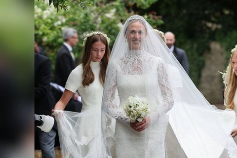 Harriet Sperling heiratet in die Königsfamilie ein.