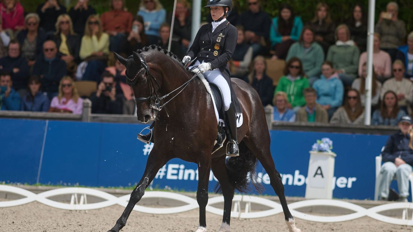 Wieder einmal nicht zu schlagen: Isabell Werth mit ihrer Stute Wendy. Foto: Bernd Thissen/dpa