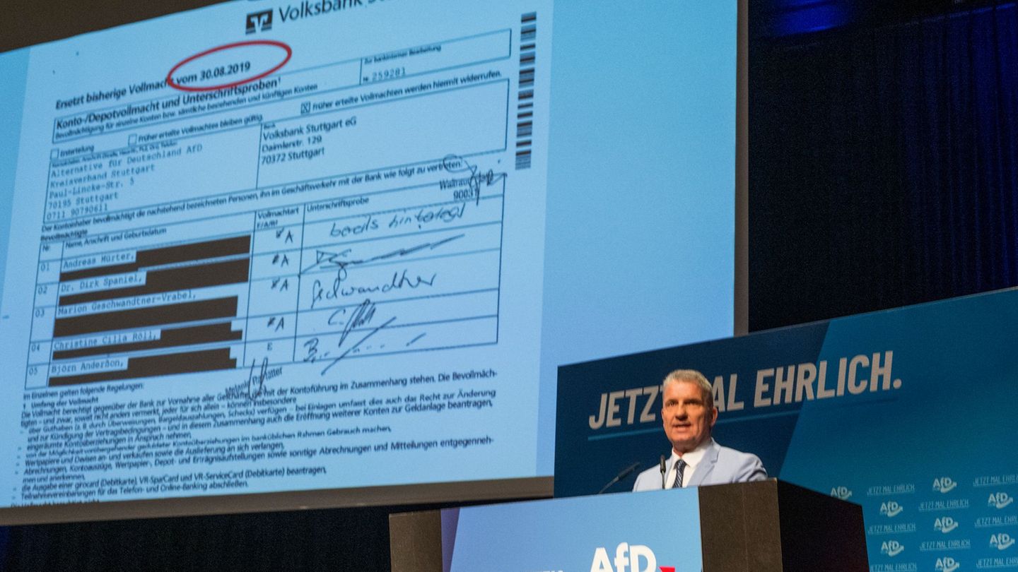 Rückendeckung auf Parteitag: Finanzskandal: AfD bestätigt Amtsenthebung von Kreisvorstand