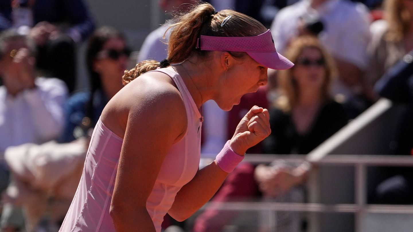 Tenis: Andrejewa Fransa Açık finalini Khwalinska'ya karşı kazandı