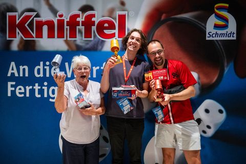 Die Besten: Katharina Lehmann (2. Platz, l-r), Lennart Fiedler (1. Platz), und Nico Richard (3. Platz). Foto: Christophe Gateau/