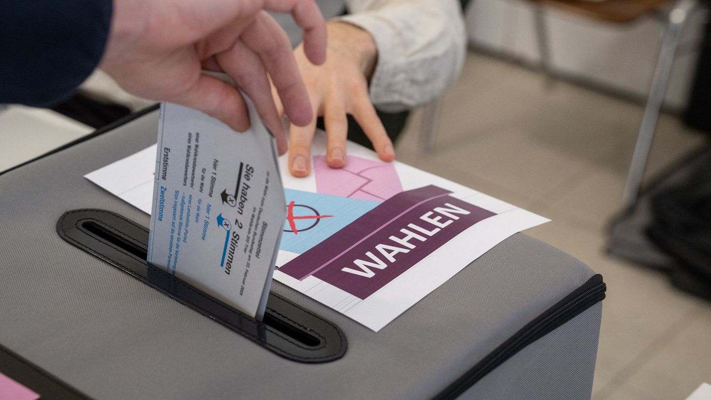 Wahlrecht für den Bundestag: Wahlrechtsreform stockt - CSU pocht auf Koalitionsvertrag