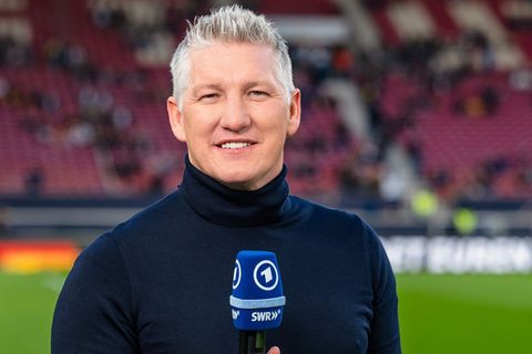 Ab Freitag, 12. Juni, ist Fußball-Weltmeister Bastian Schweinsteiger als ARD-Experte auf Sendung. Im Interview spricht er über die deutschen Erfolgsaussichten und räumt mit klassischen Fehlurteilen über "leichte" Länderspielgegner auf.