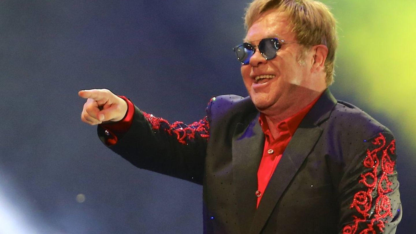 Hochzeitsparty von Dua Lipa und Callum Turner: Elton John singt für das Brautpaar