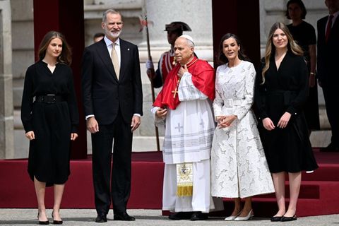 Der Papst wurde in Spanien von der Königsfamilie empfangen.