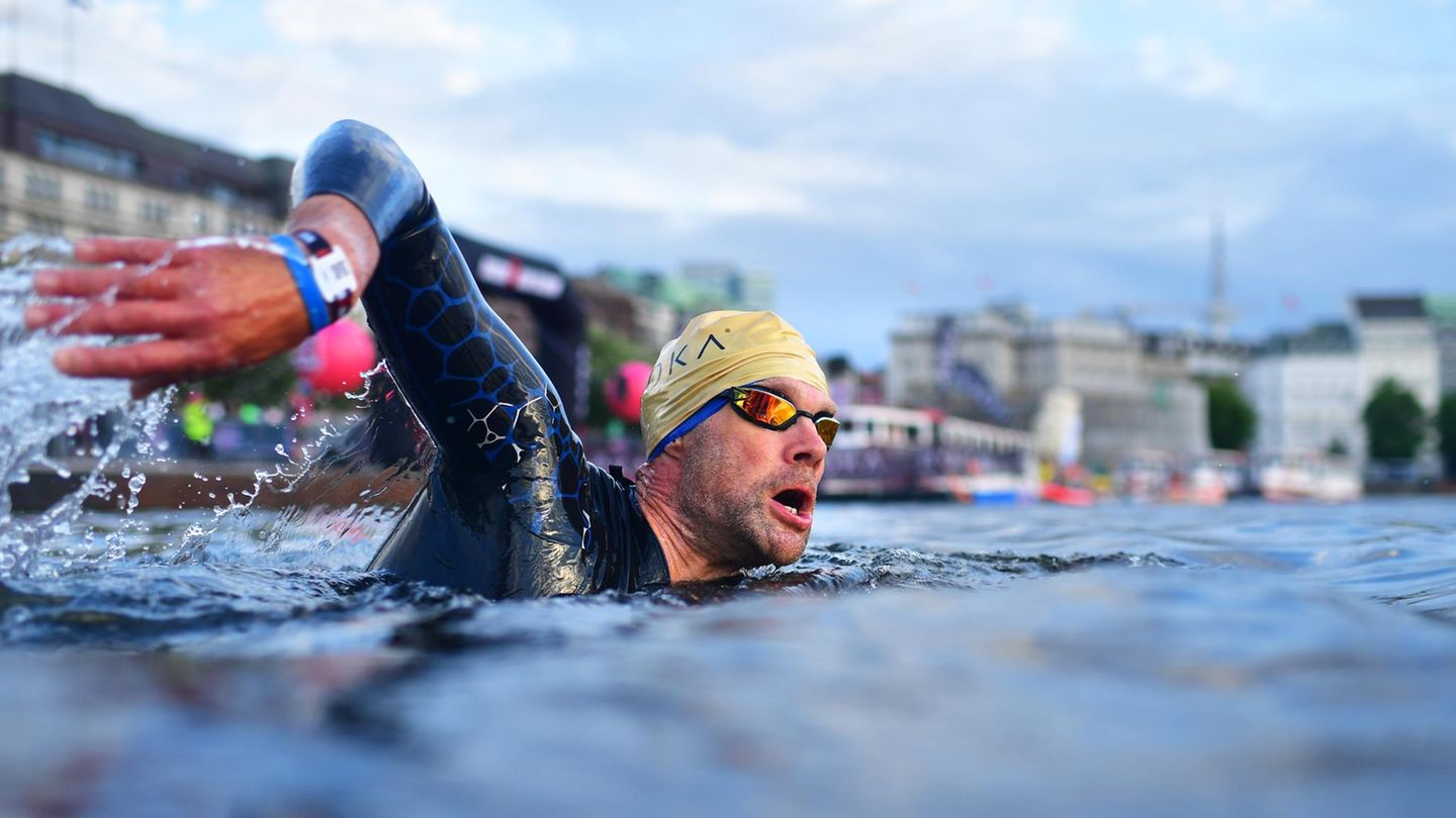 Hamburg, Deutschland. 180 Kilometer Radfahren, einen Marathon laufen und 3,8 Kilometer schwimmen: In der Hansestadt findet die Ironman-Europameisterschaft statt. Es werden rund 3000 Teilnehmer aus 83 Nationen erwartet. 