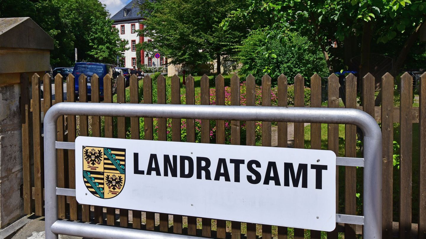 Wer steht künftig an der Spitze des Landratsamtes Saalfeld-Rudolstadt? (Archivbild) Foto: Martin Schutt/dpa-Zentralbild/dpa