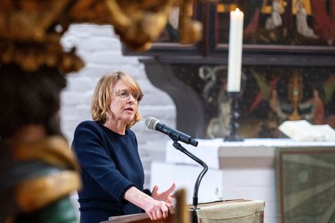 Elke Büdenbender ruft zu einem achtsamen Umgang mit der Sprache auf Foto: Christophe Gateau/dpa