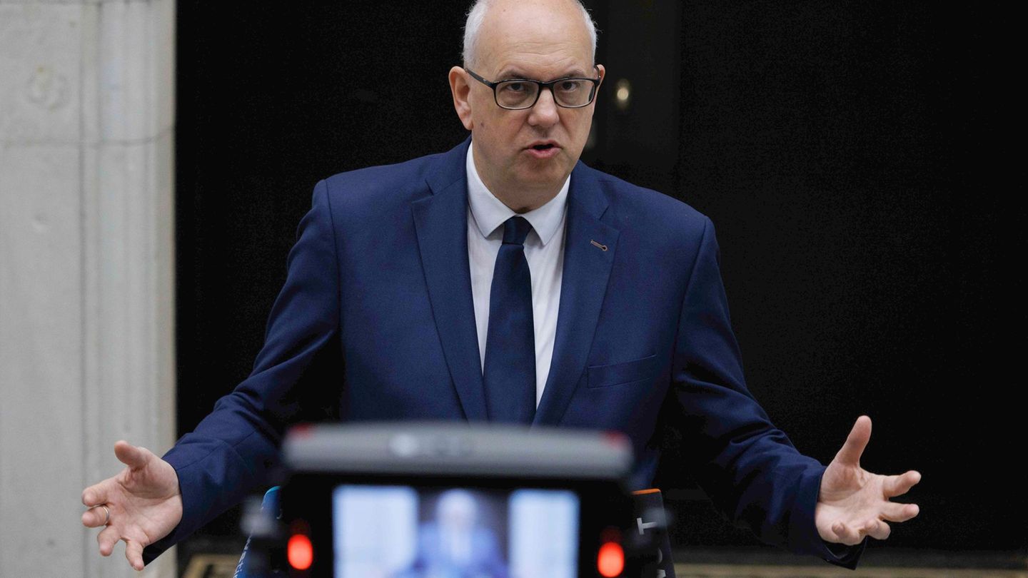 Bundesratspräsident Andreas Bovenschulte (SPD) fordert von der Bundesregierung einen Fokus auf die Steuerreform. (Archivbild) Fo