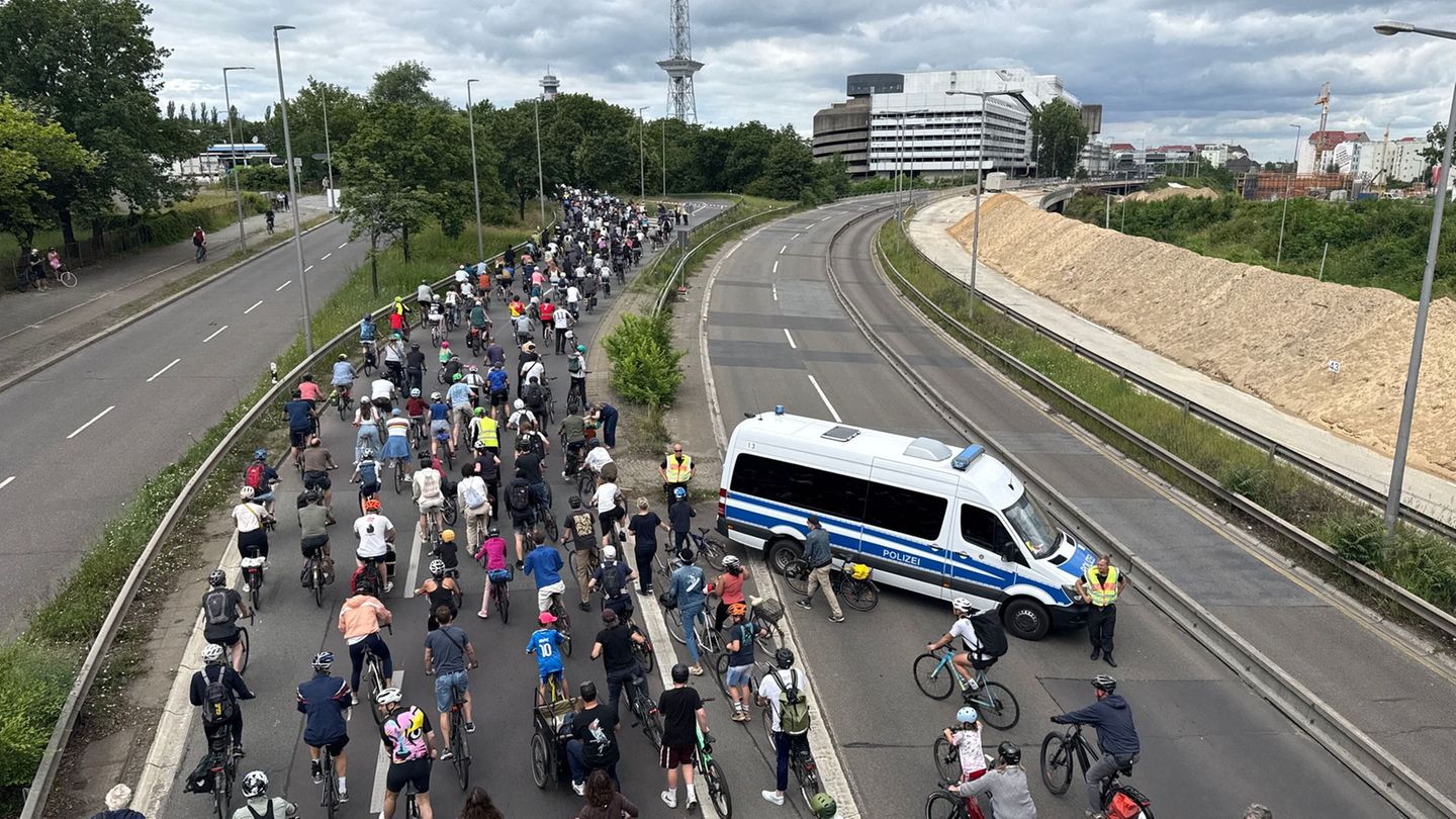 Bei der großen Fahrradsternfahrt des Allgemeinen Deutschen Fahrrad-Clubs (ADFC) Berlin können die Teilnehmer jedes Jahr auch Aut