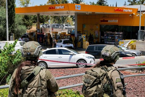 Sicherheitskräfte bei Einsatz in Kochav Jair.