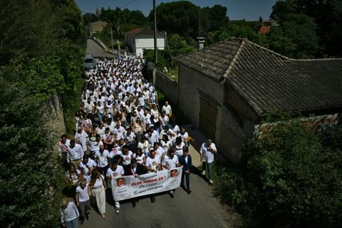 Schweigemarsch in Fleurance nach Tod von Lyhanna