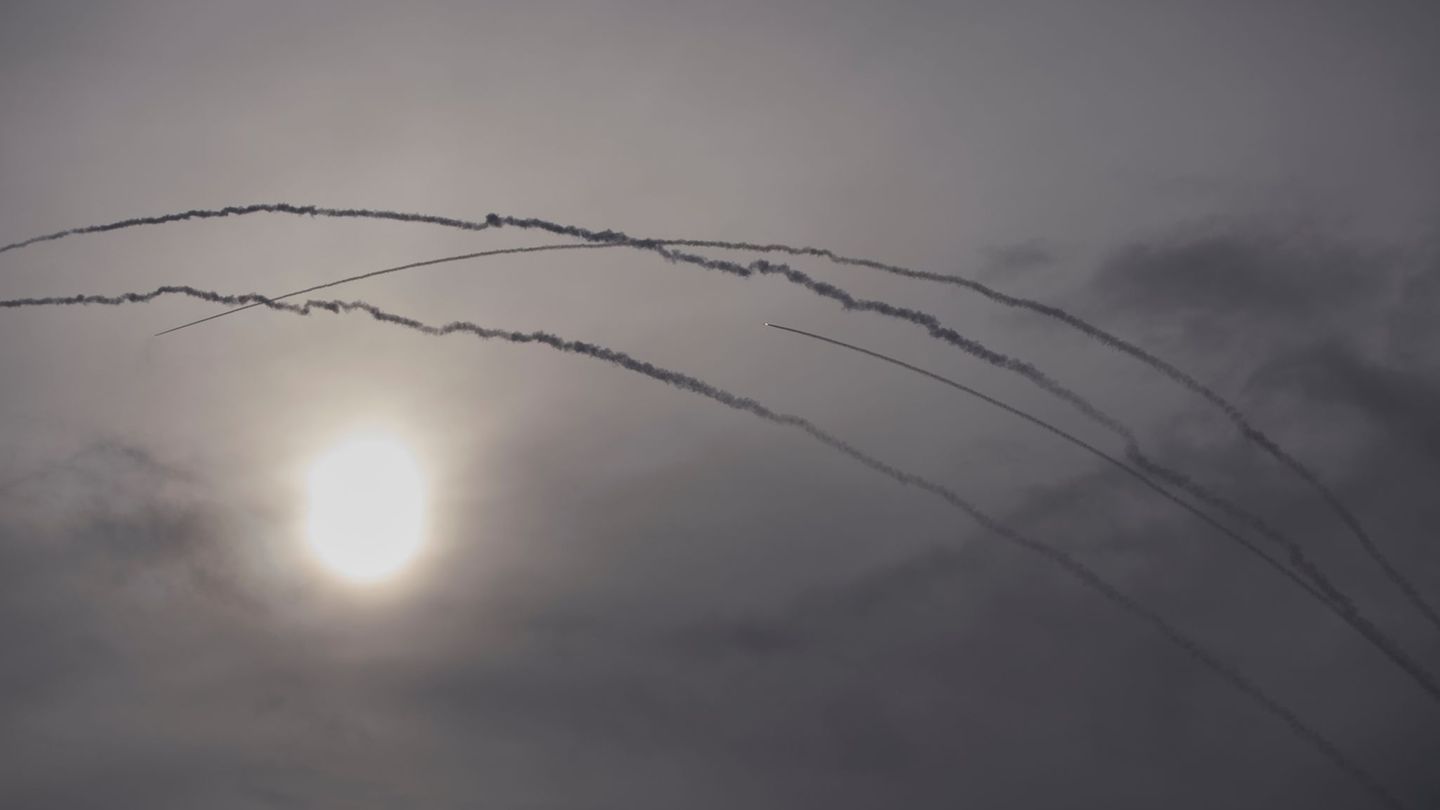 Iran-Krieg: Iran feuert Raketen auf Israel