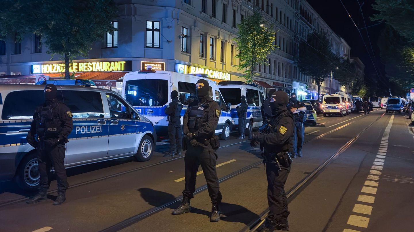 Zu der Maßnahme machte die Polizei zunächst keine Angaben. Foto: -/News5/dpa