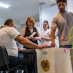 Armenien: Wahlberechtigte geben ihre Stimme ab