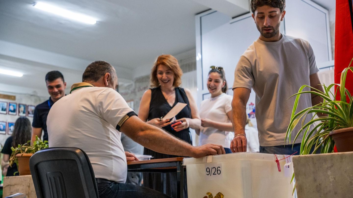 Armenien: Wahlberechtigte geben ihre Stimme ab