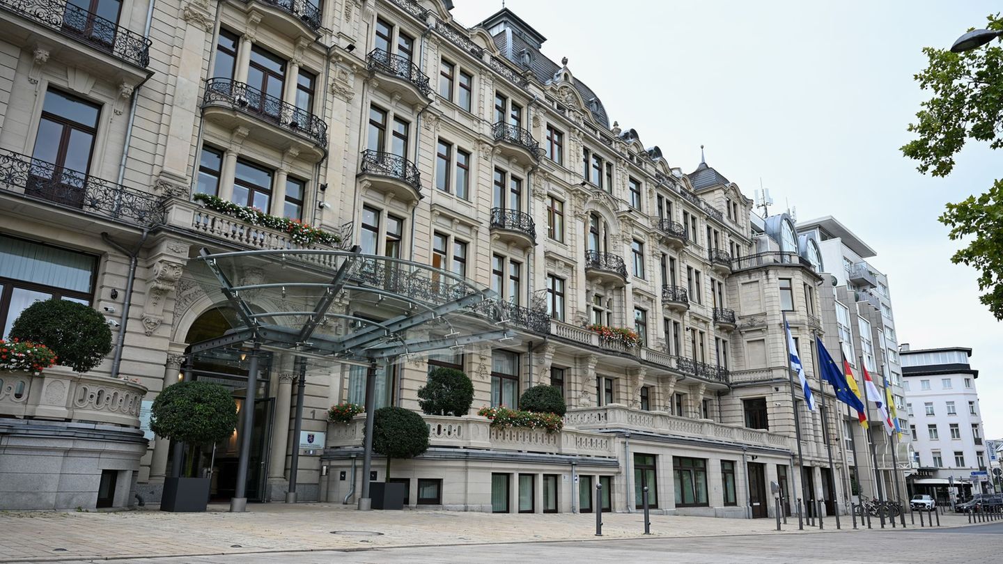 Hessens Staatskanzlei in Wiesbaden ist die Schaltzentrale der Landesregierung und Amtssitz von Ministerpräsident Boris Rhein (CD