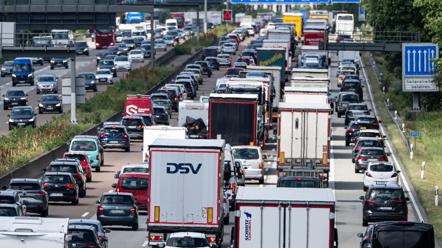 Staus sind ein nahezu alltägliches Bild auf den Autobahnen im Rhein-Main-Gebiet. Foto: Hannes P. Albert/dpa