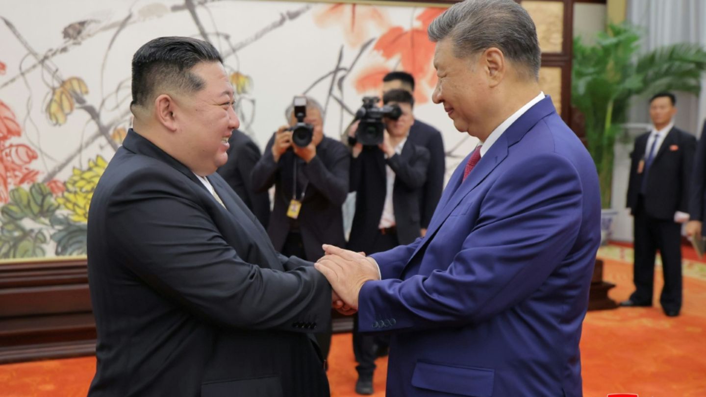 Nordkoreas Machthaber Kim (links) und Chinas Staatschef Xi am 4. September 2025 in Peking