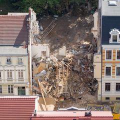 Gut drei Wochen nach dem Hauseinsturz in Görlitz dauern die Ermittlungen an. (Archivbild) Foto: Sebastian Kahnert/dpa