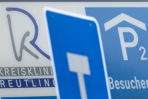 Nach dem Brand in der Nacht und dem Stromausfall waren nach Angaben des Netzbetreibers Netze BW Anzeichen für eine Brandstiftung