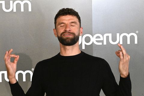 Thomas Müller ist bei der WM als TV-Experte im Einsatz. Foto: Felix Hörhager/dpa