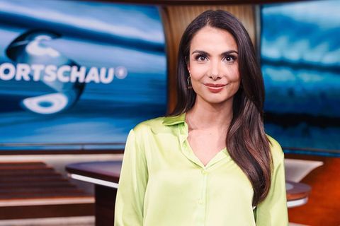 Lea Wagner begleitet für die ARD die Fußball-WM aus dem Studio in Köln.