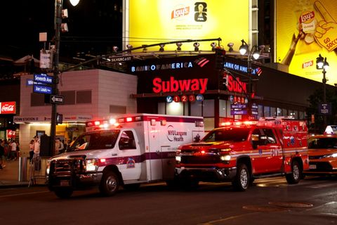Einsatzfahrzeuge am Bahnhof Penn Station