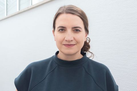 Mareike Aden ist seit 1. Januar 2025 Korrespondentin im ARD Studio London. Für die "Weltspiegel Doku: Großbritannien: Die Brexit-Erben – Uns reicht's!" hat sie unter anderem eine Punkband auf ihrer ersten Europa-Tournee begleitet.