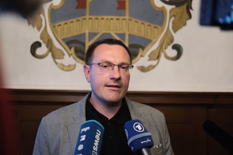 Nach der Oberbürgermeisterwahl in Aue-Bad Schlema hat eine Debatte um Gesetzeslücken bei der Aufstellung von Kandidaten begonnen