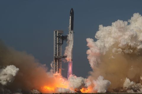 Wird der Börsengang von SpaceX so spektakulär wie der Start einer „Starship“-Rakete? Foto: Eric Gay/AP/dpa