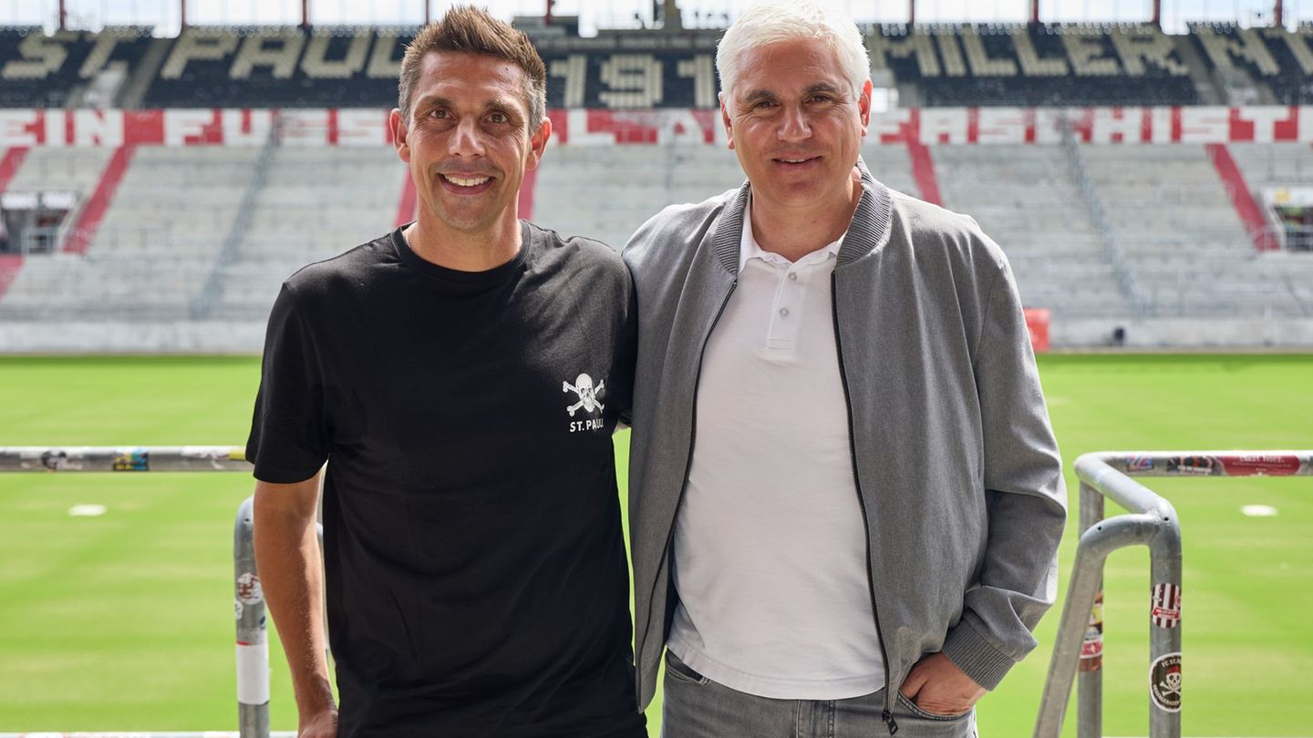 Der neue St. Pauli-Trainer und sein Sportchef: Marcel Rapp (l) und Andreas Bornemann. Foto: Georg Wendt/dpa