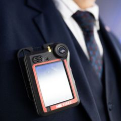 Die Bodycams der Bahn-Beschäftigten zeichnen nur Bildmaterial auf. Die Bahn hofft, dass die gesetzlichen Voraussetzungen auch fü